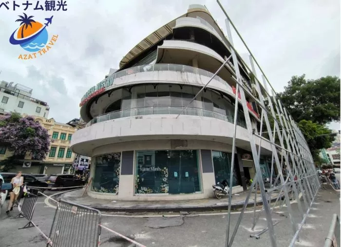 ハノイ、象徴的な「サメの顎」ビルの解体を開始。  「サメの顎」の建物は今でも多くのハノイ市民の思い出の一部となっています。ハノイ観光オススメ。日本語ガイド付き。ベトナムの世界遺の観光。